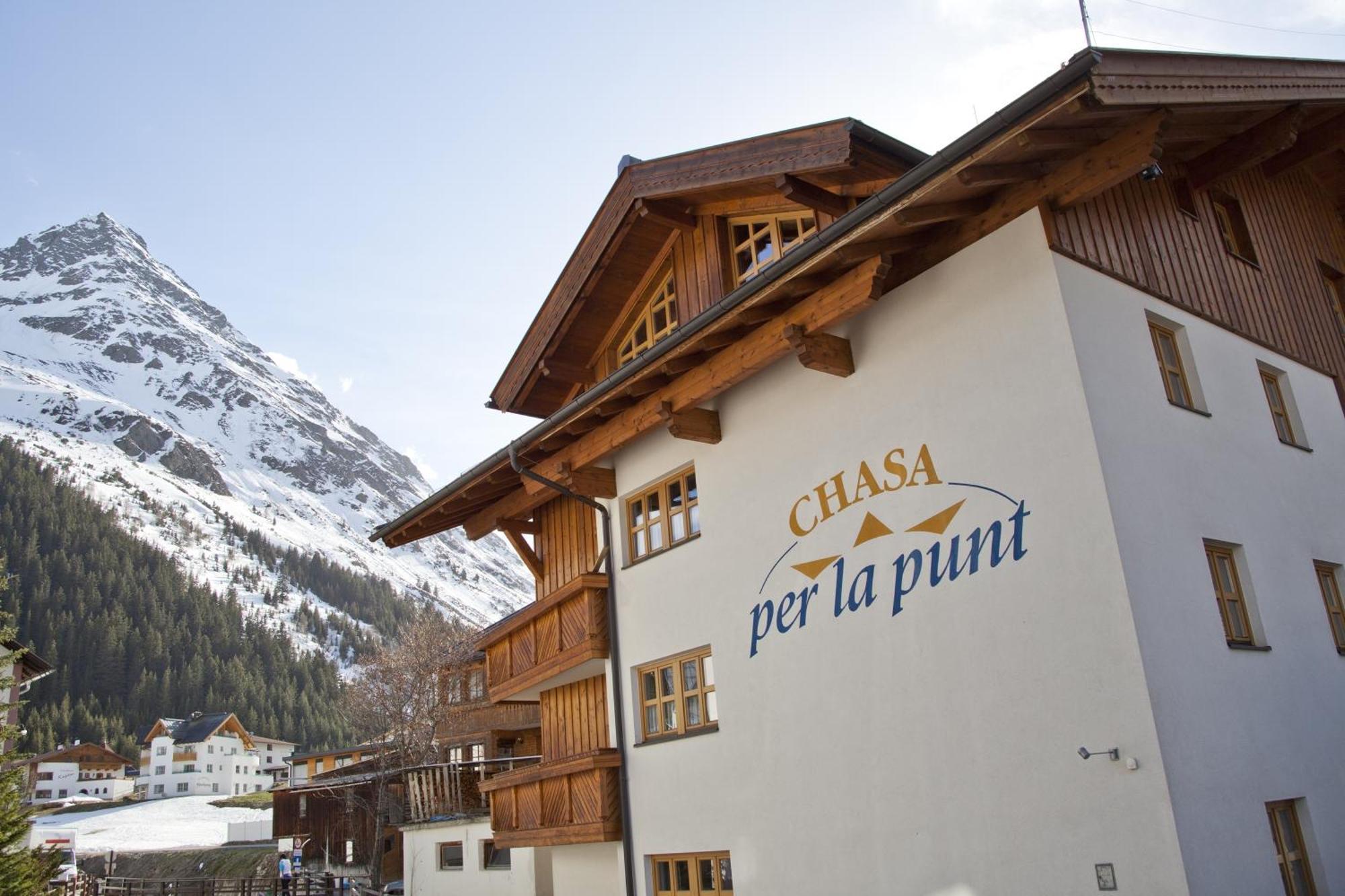 Chasa Per La Punt Apartment Galtuer Exterior photo