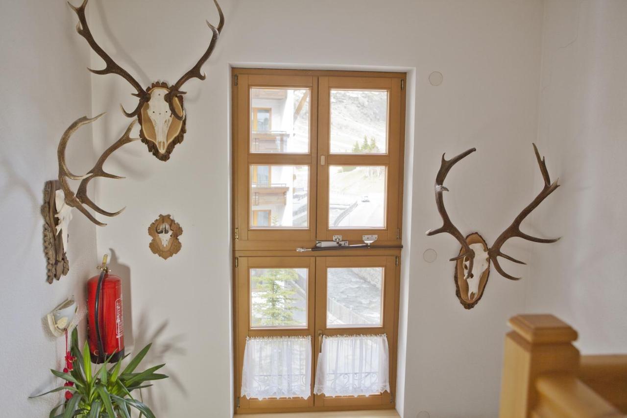 Chasa Per La Punt Apartment Galtuer Exterior photo